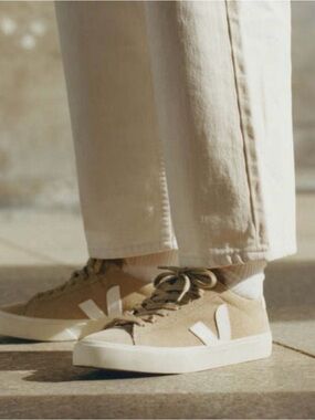 VEJA  Campo Suede Low-Top Sneakers Dune/White  Women’s Sz 8